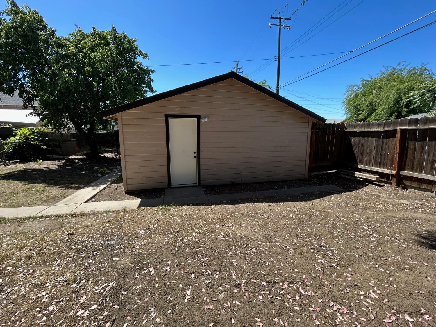 2226 Arrants St, Selma, CA 93662