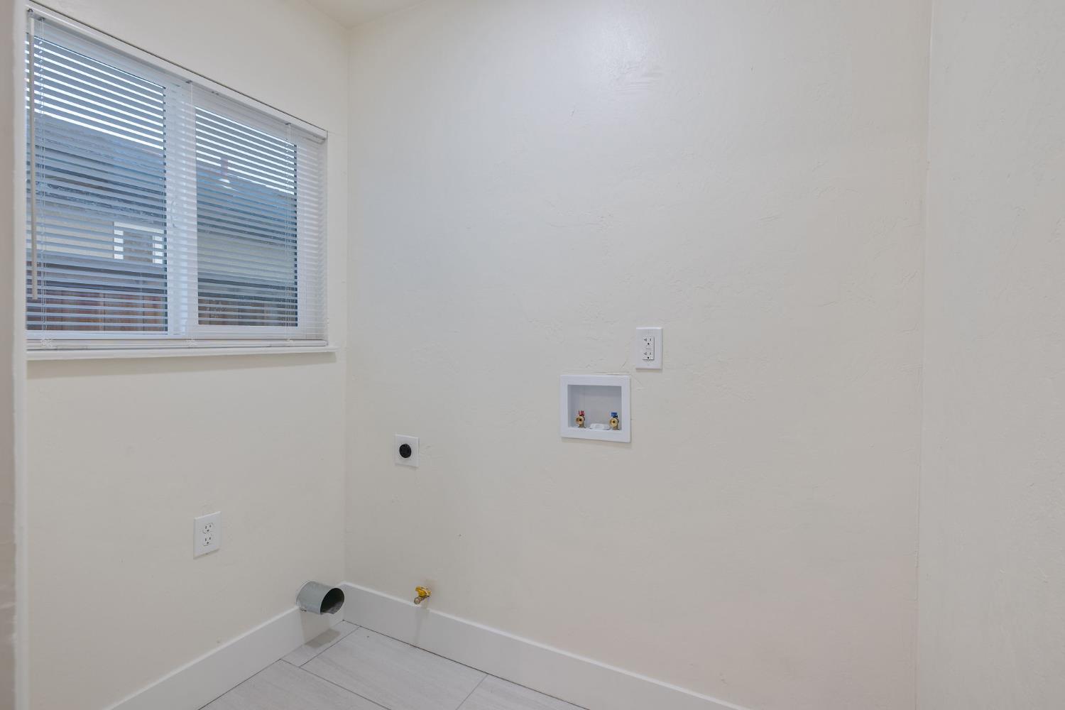 697 E Scott Ave, Fresno, CA 93710