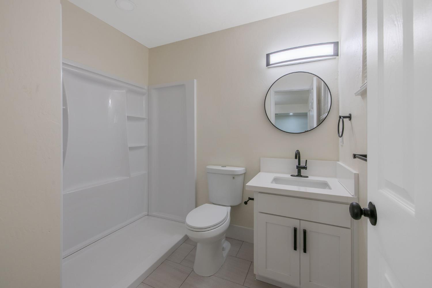 697 E Scott Ave, Fresno, CA 93710