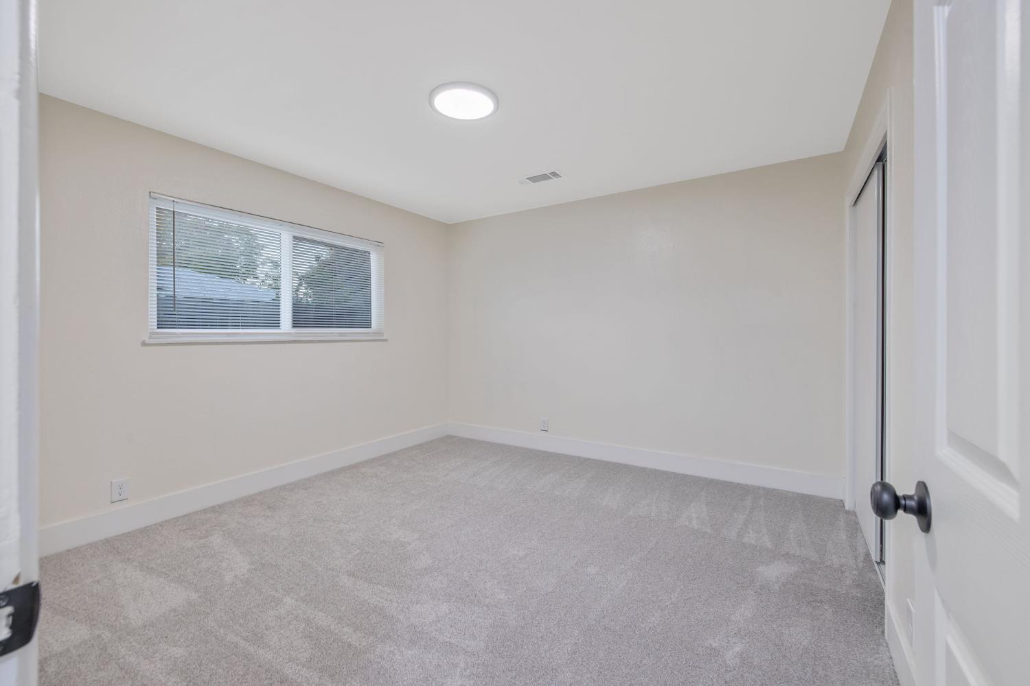 697 E Scott Ave, Fresno, CA 93710