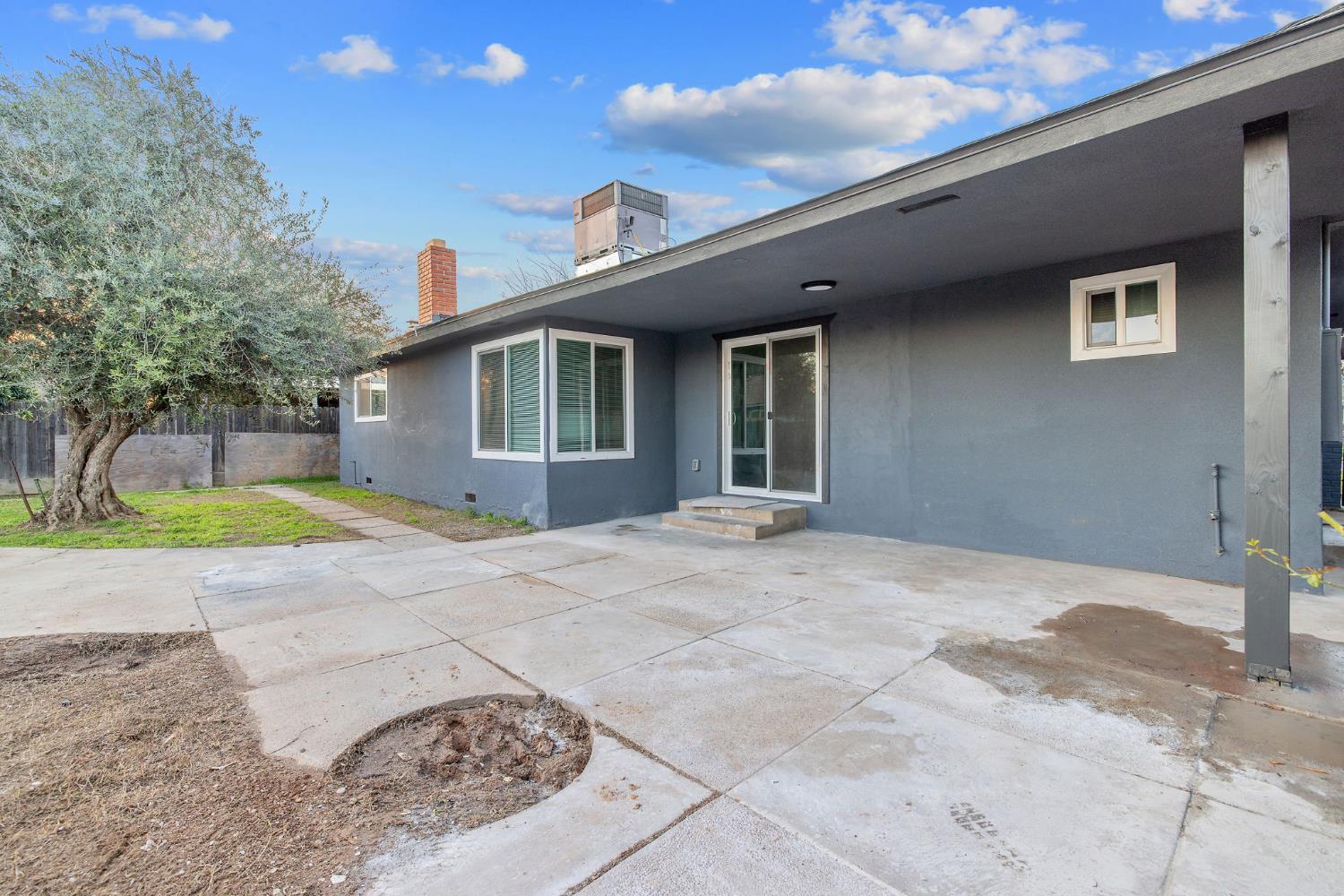 697 E Scott Ave, Fresno, CA 93710