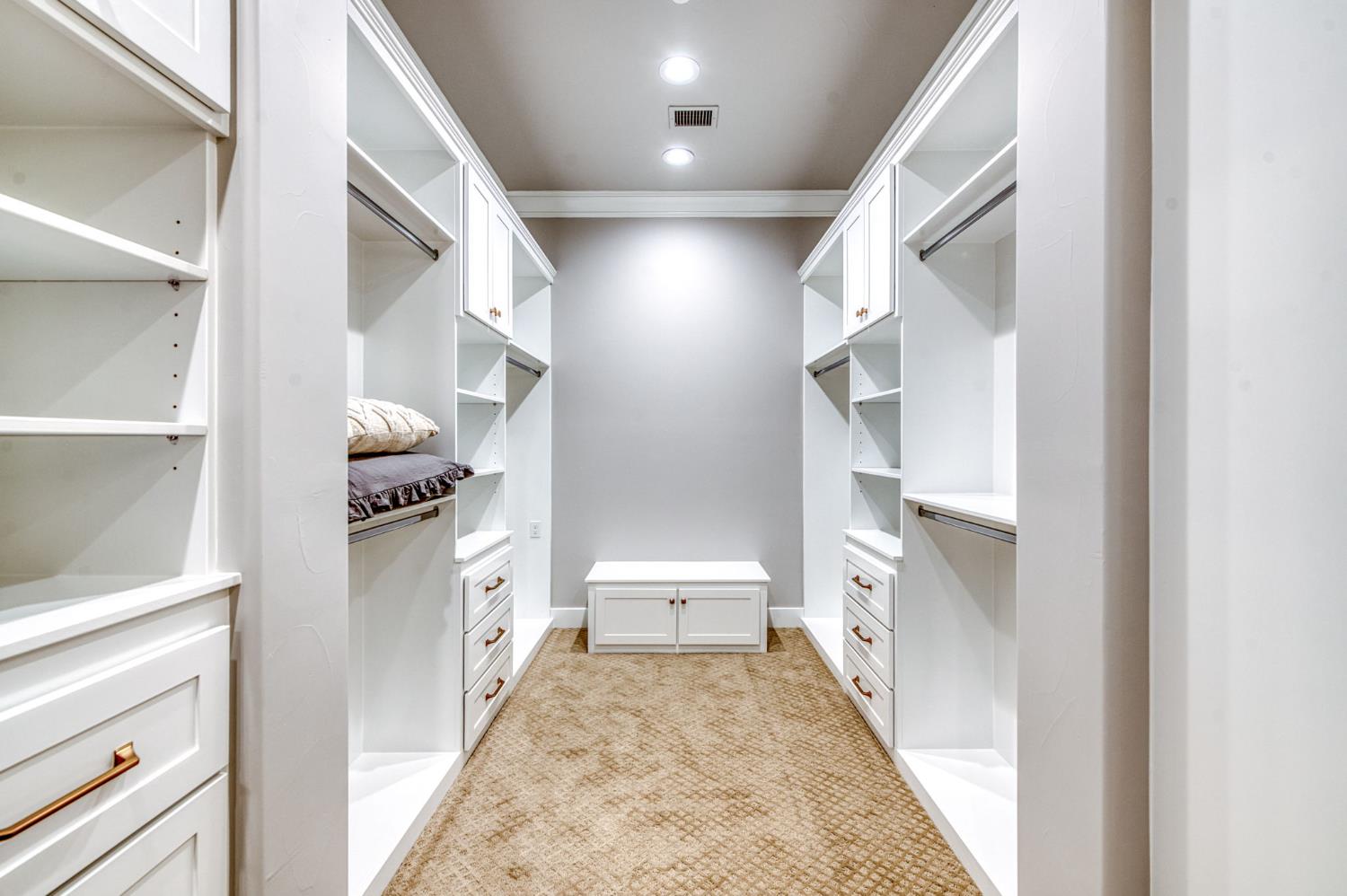 11417 N Portofino Dr, Fresno, CA 93730