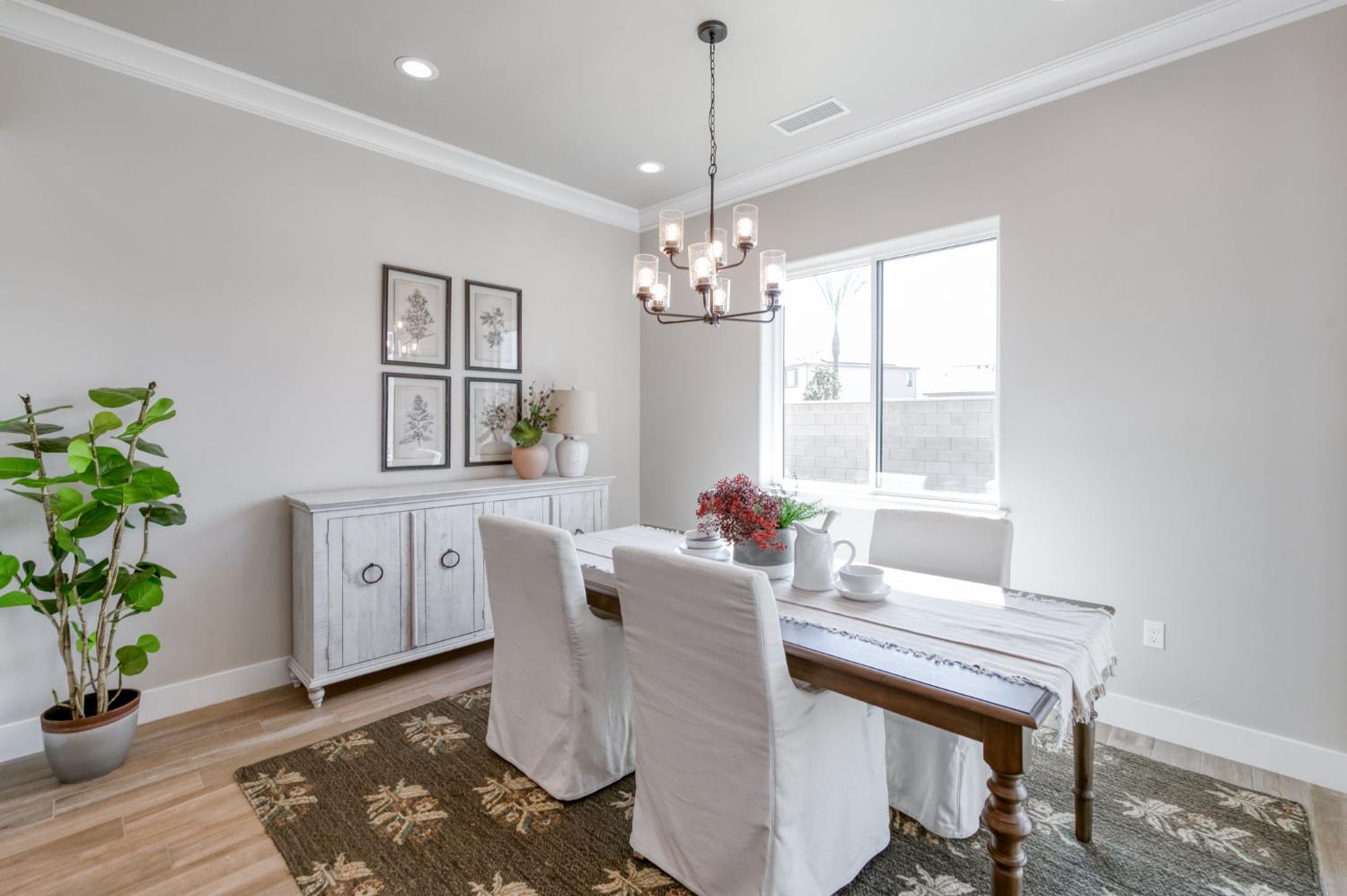 2873 E Beech Tree Dr, Fresno, CA 93730