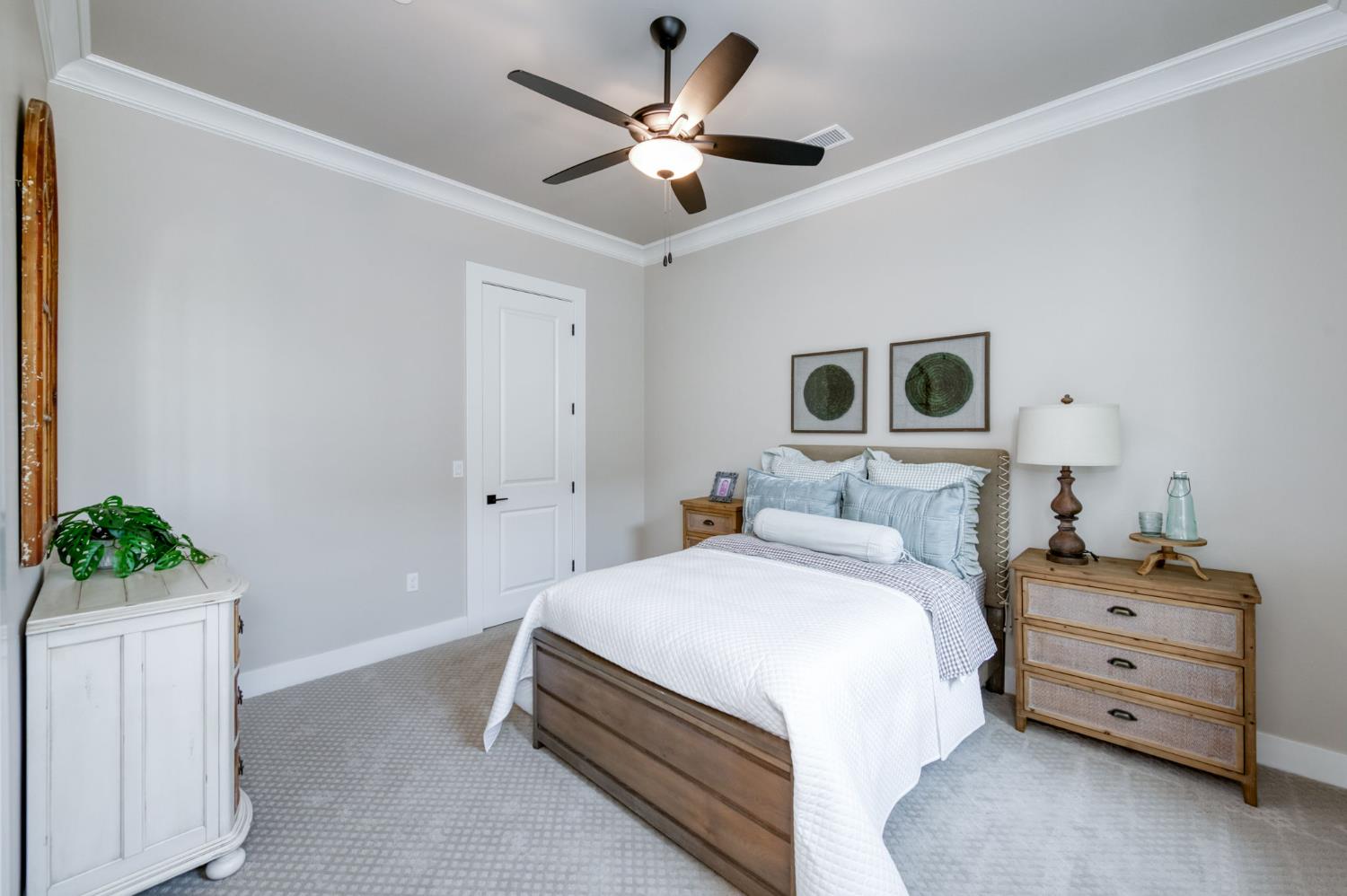 2873 E Beech Tree Dr, Fresno, CA 93730