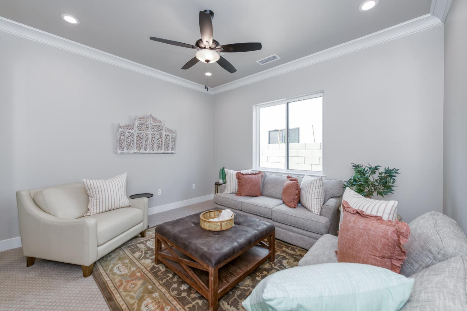 2873 E Beech Tree Dr, Fresno, CA 93730