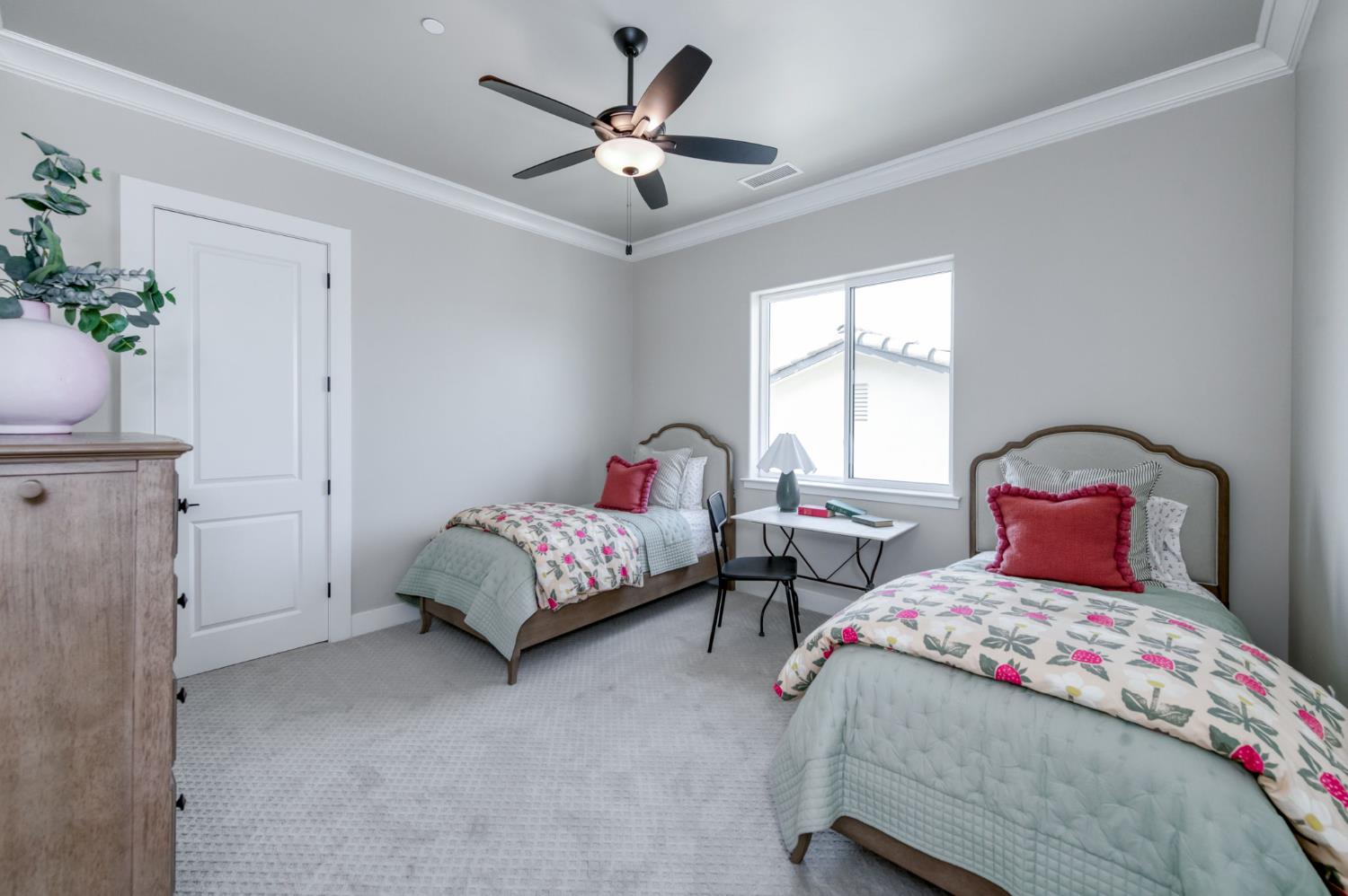 2873 E Beech Tree Dr, Fresno, CA 93730