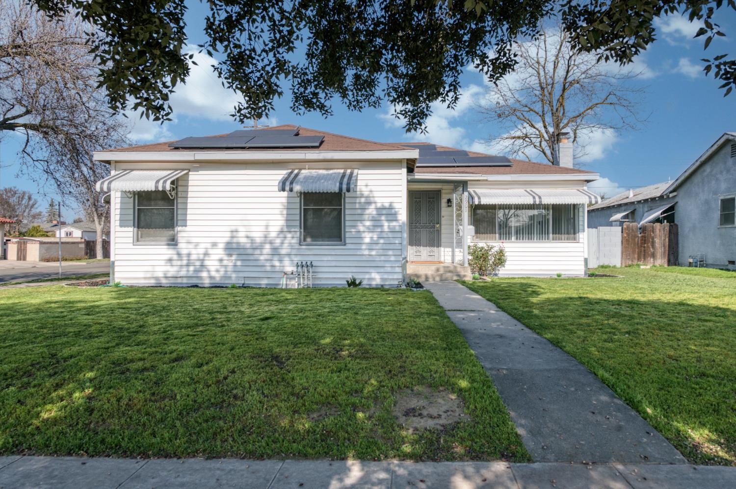 2901 E Princeton Ave, Fresno, CA 93703