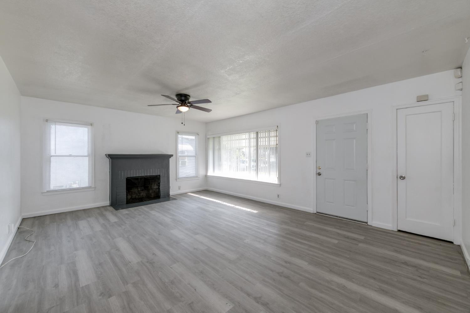 2901 E Princeton Ave, Fresno, CA 93703