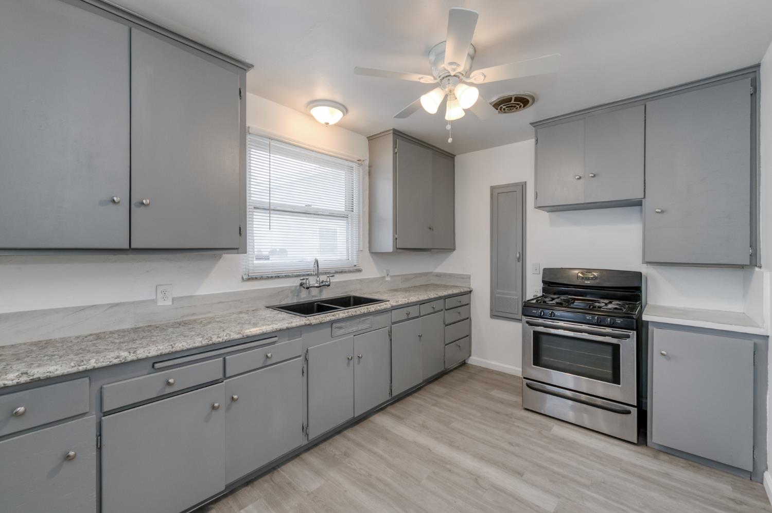 2901 E Princeton Ave, Fresno, CA 93703