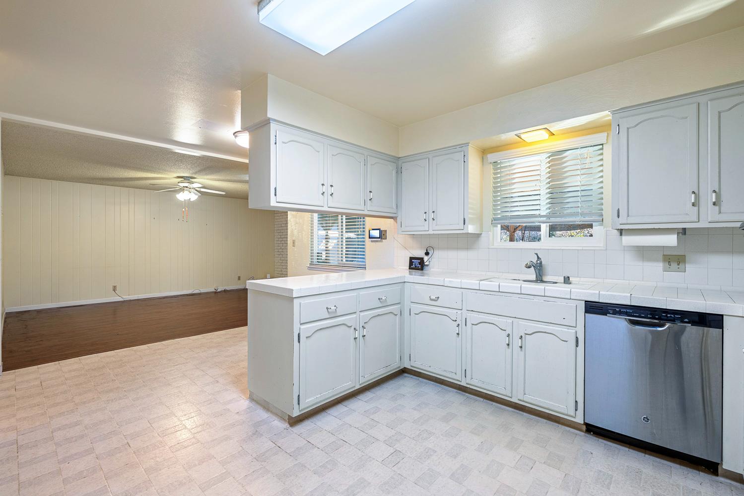 6647 N Anna St, Fresno, CA 93710