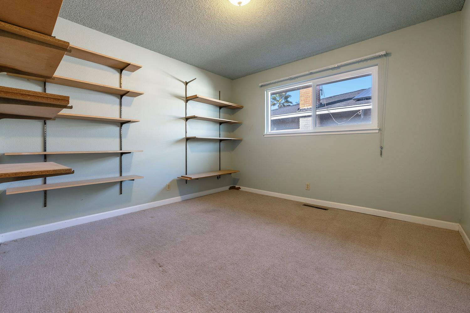 6647 N Anna St, Fresno, CA 93710