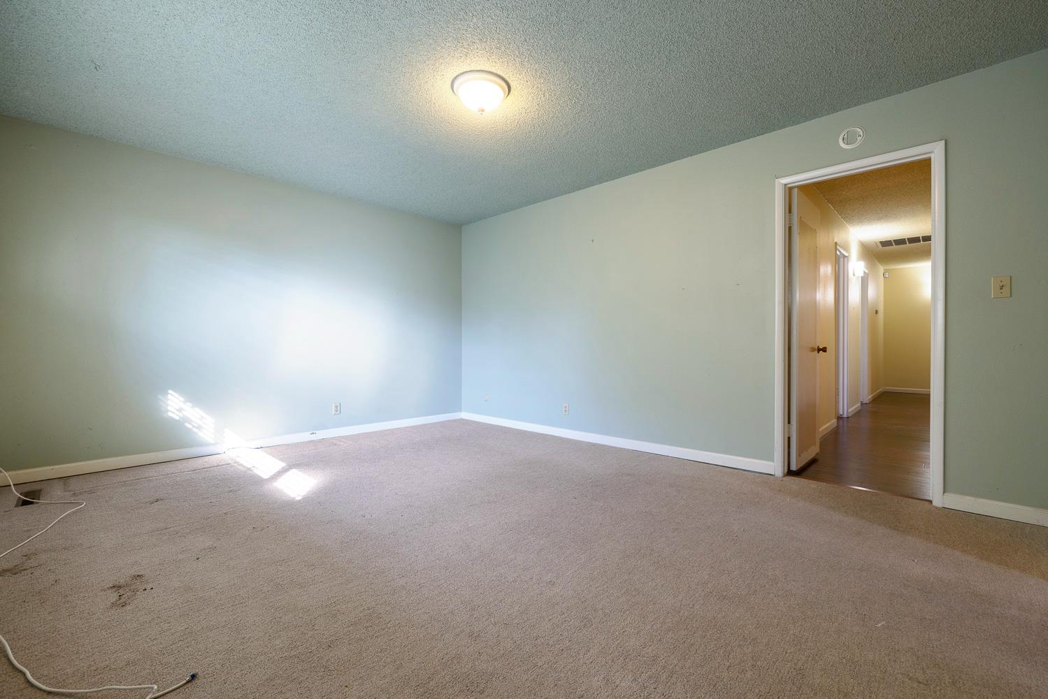 6647 N Anna St, Fresno, CA 93710