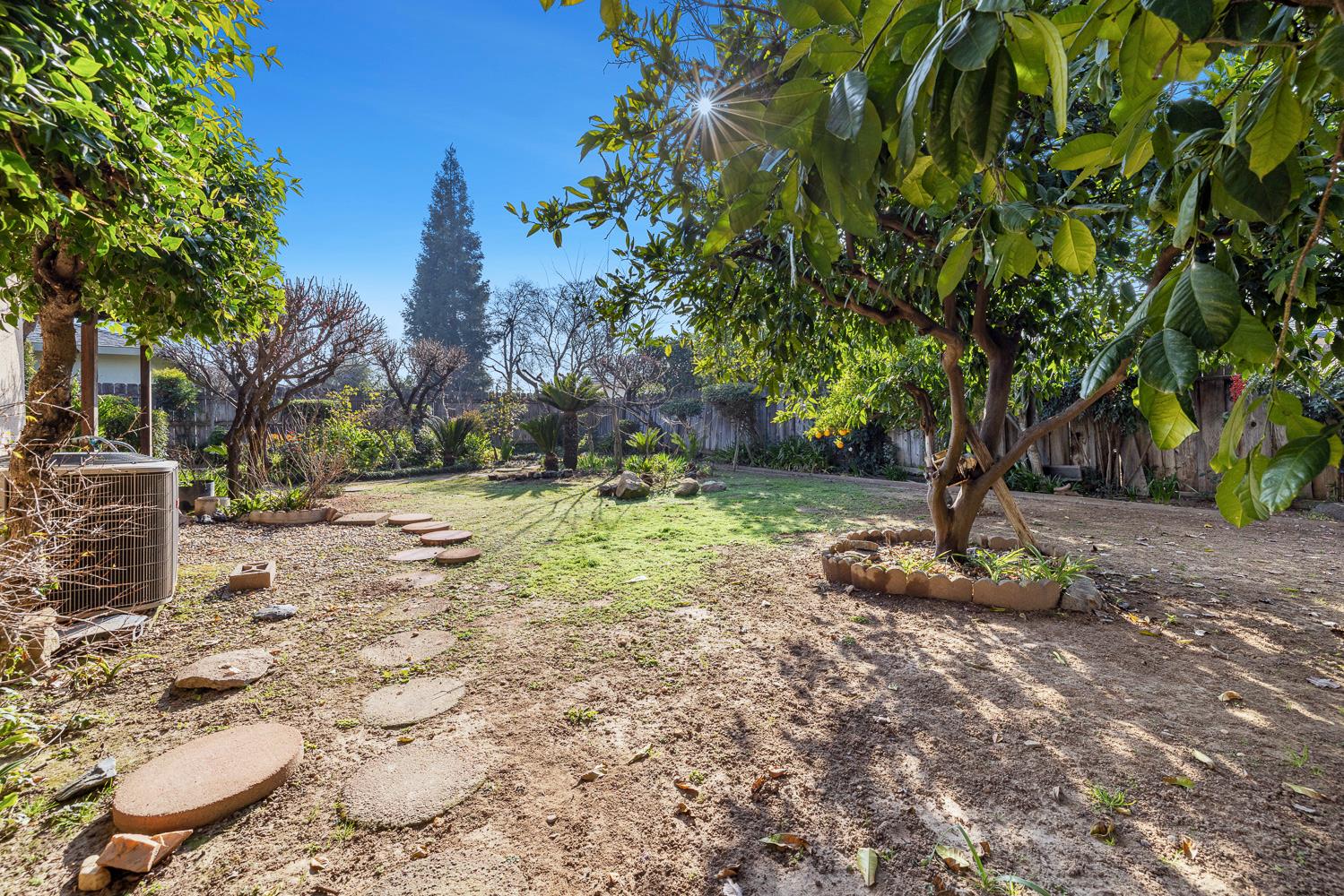 6647 N Anna St, Fresno, CA 93710