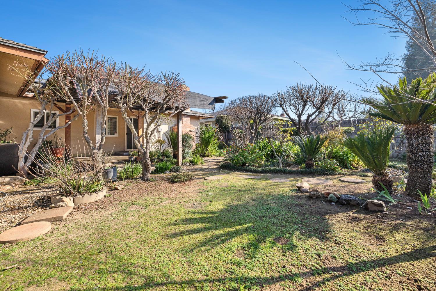 6647 N Anna St, Fresno, CA 93710