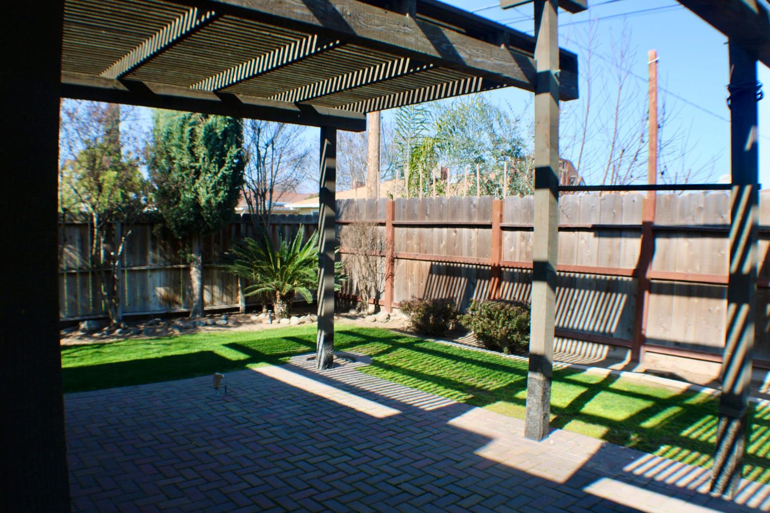 881 W Rialto Ave, Clovis, CA 93612