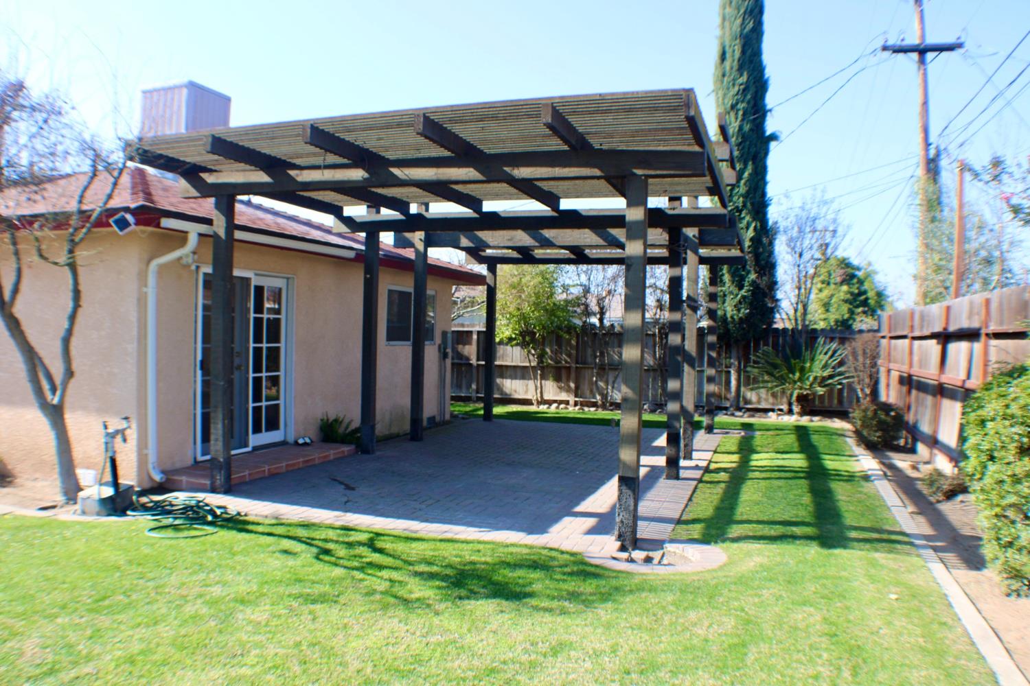 881 W Rialto Ave, Clovis, CA 93612