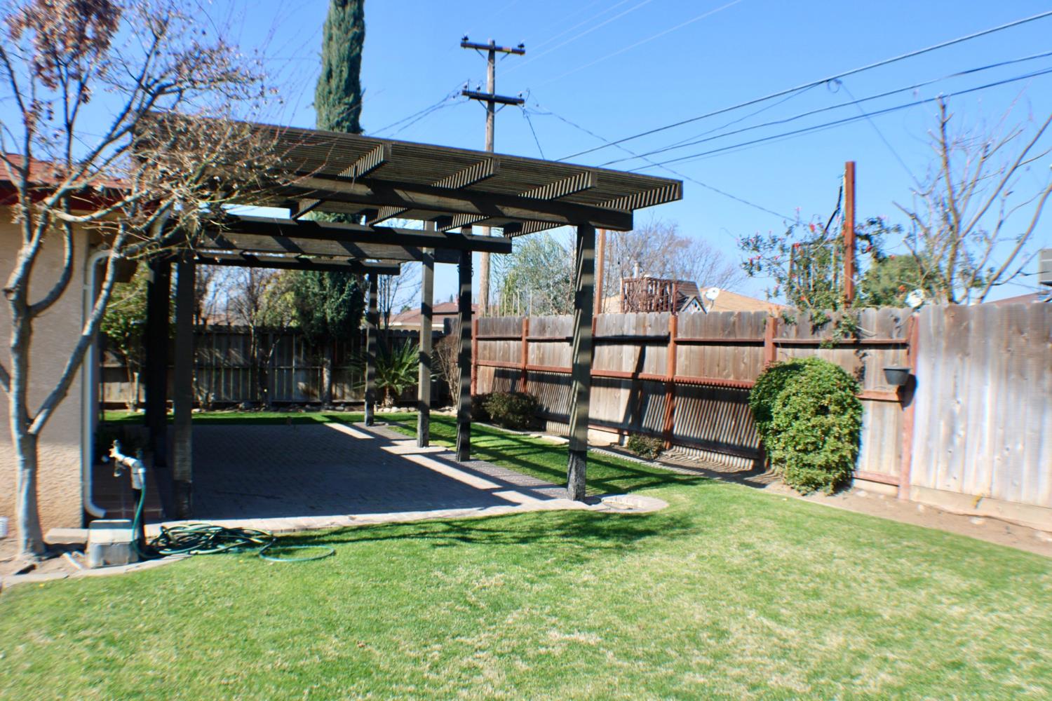 881 W Rialto Ave, Clovis, CA 93612