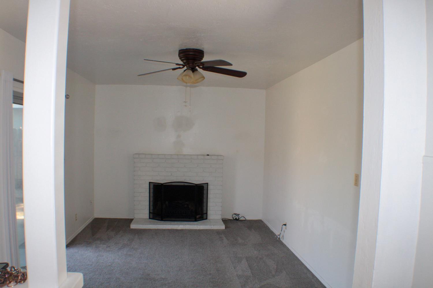 881 W Rialto Ave, Clovis, CA 93612