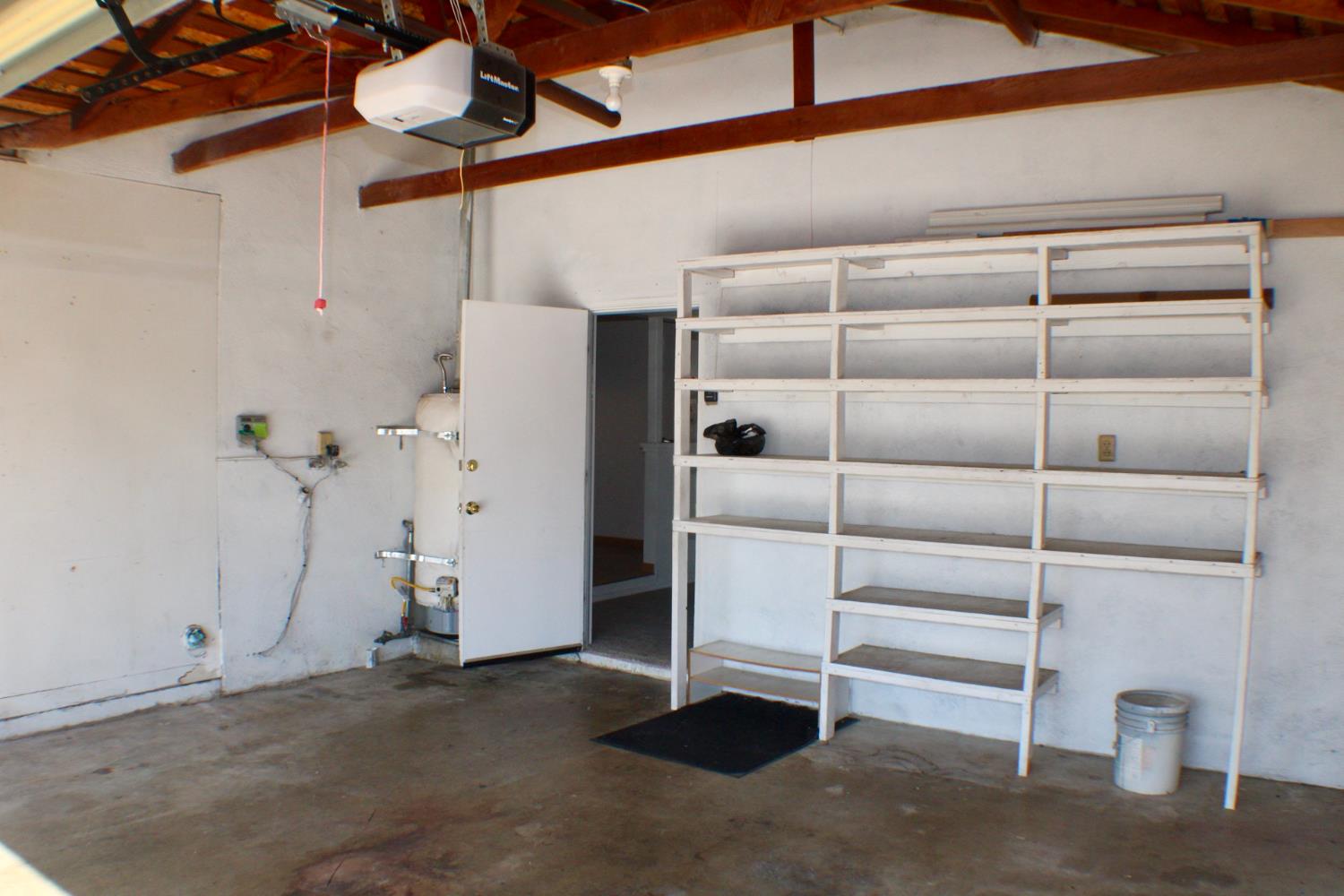 881 W Rialto Ave, Clovis, CA 93612