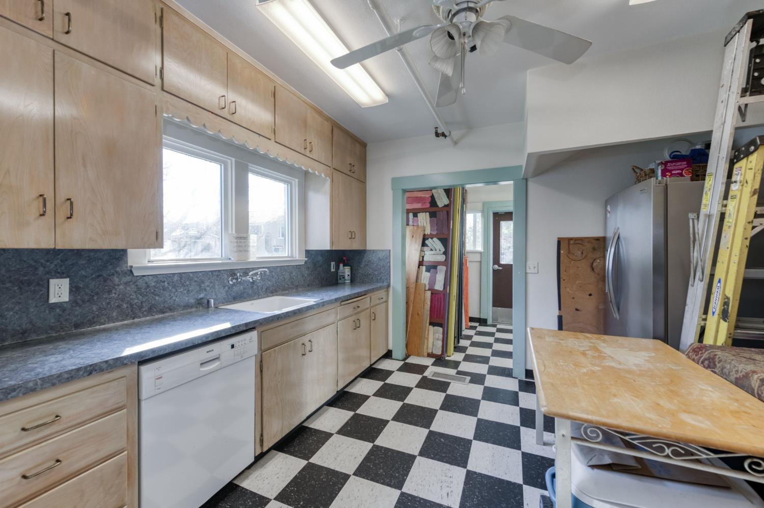 1401 N Wishon Ave, Fresno, CA 93728