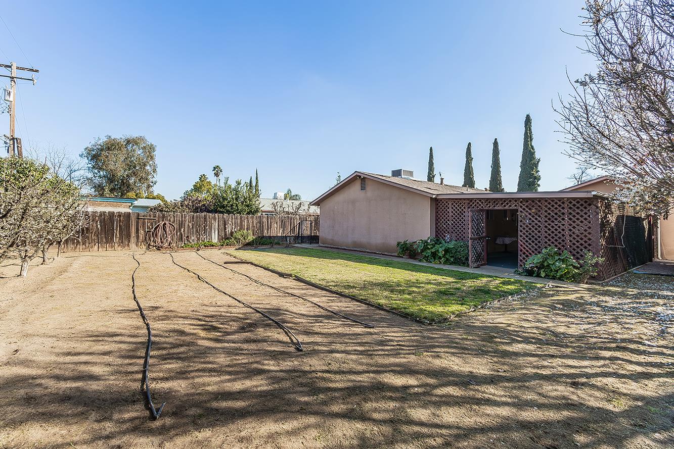 1064 E Early Ave, Reedley, CA 93654