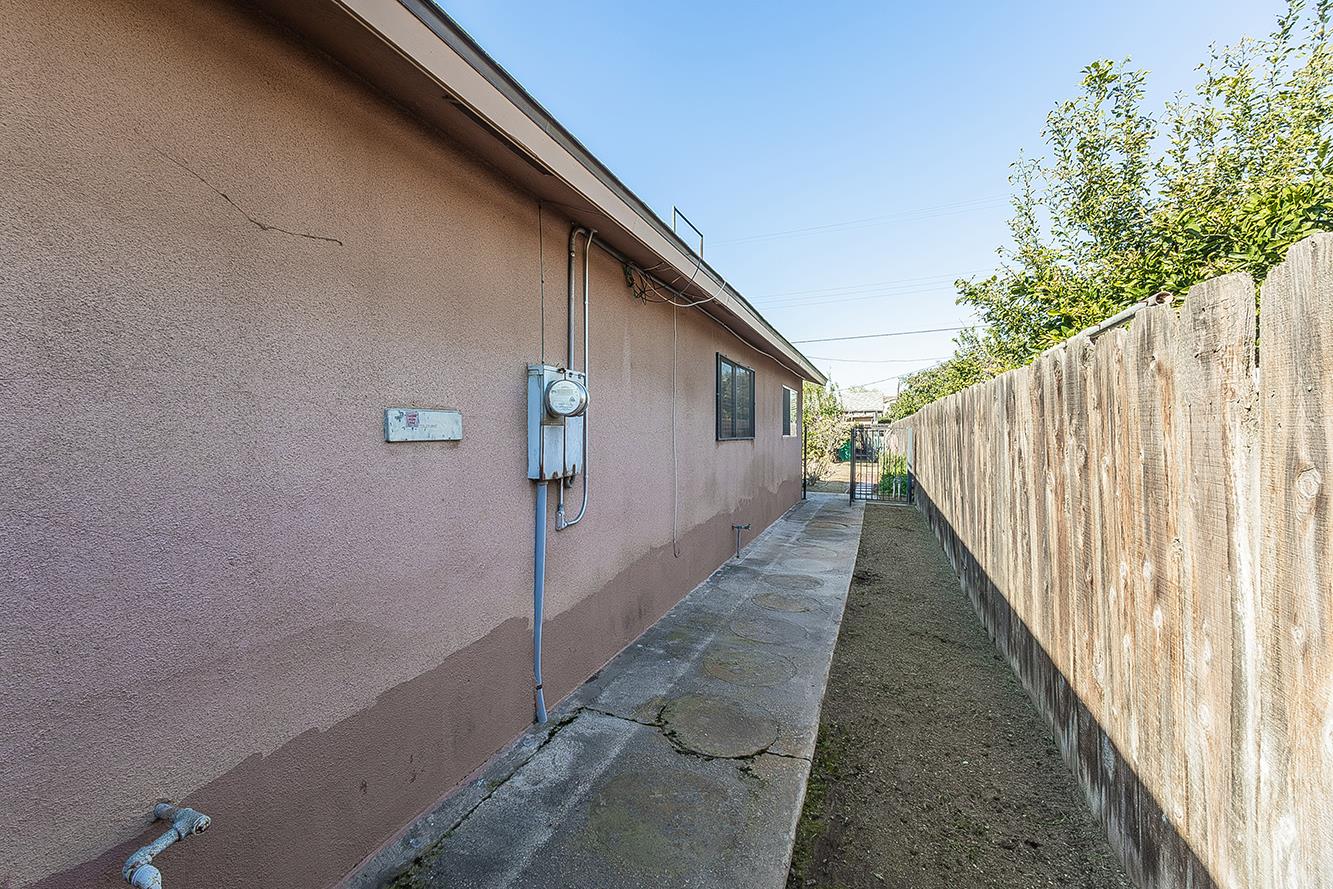 1064 E Early Ave, Reedley, CA 93654