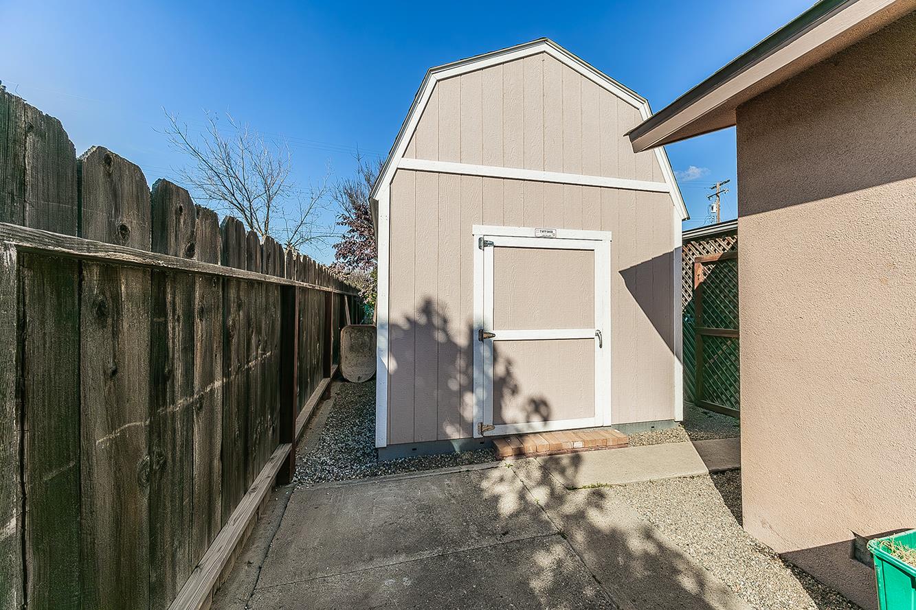 1064 E Early Ave, Reedley, CA 93654