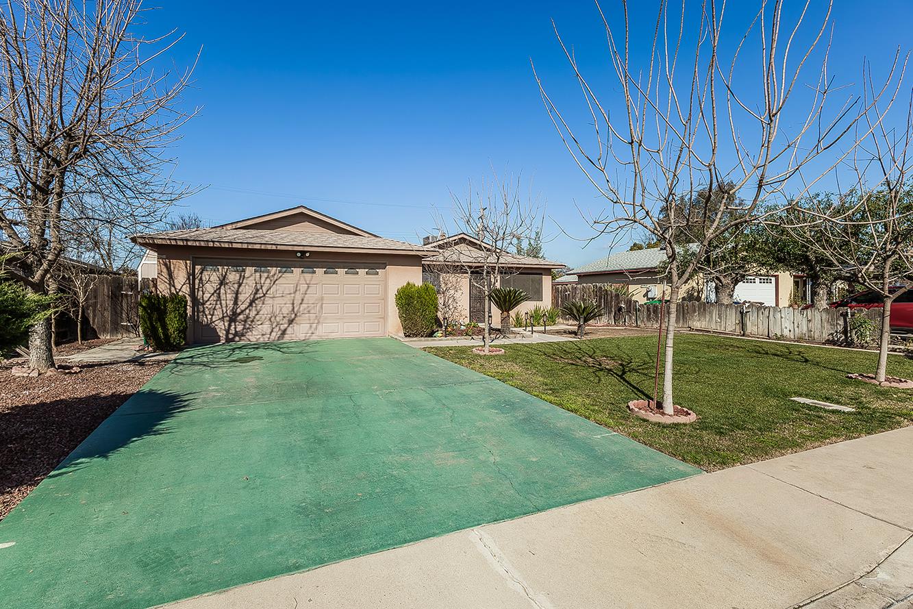 1064 E Early Ave, Reedley, CA 93654