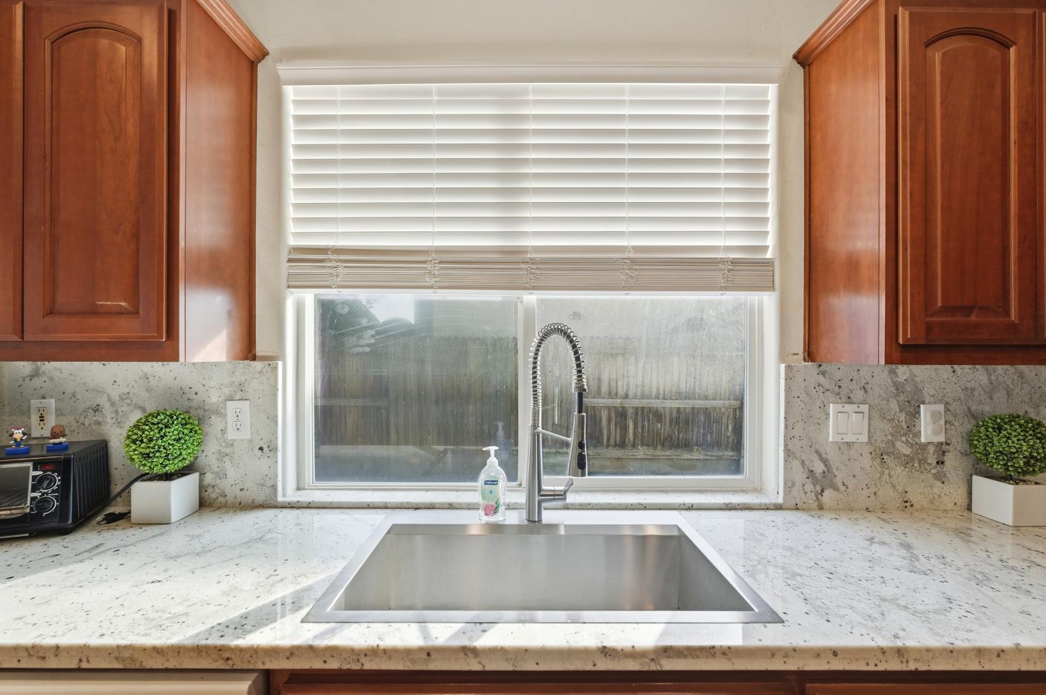 346 Martin, Tulare, CA 93274