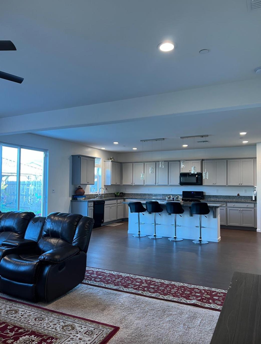 4542 N Casey Ave, Fresno, CA 93723