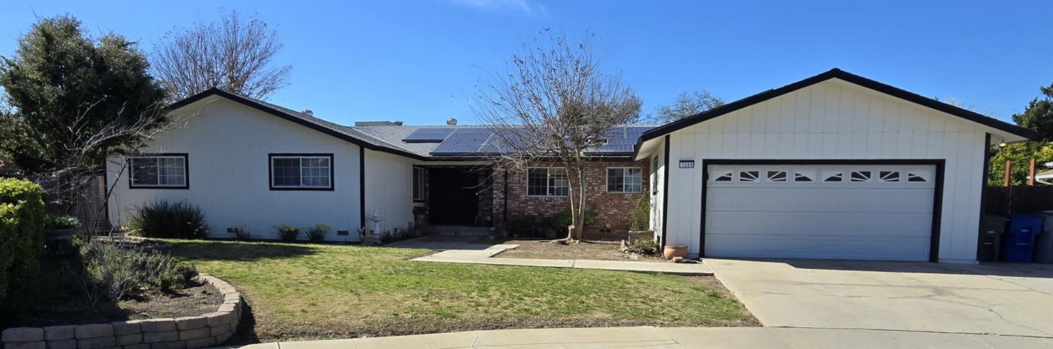 1584 Laverne Ave, Clovis, CA 93611