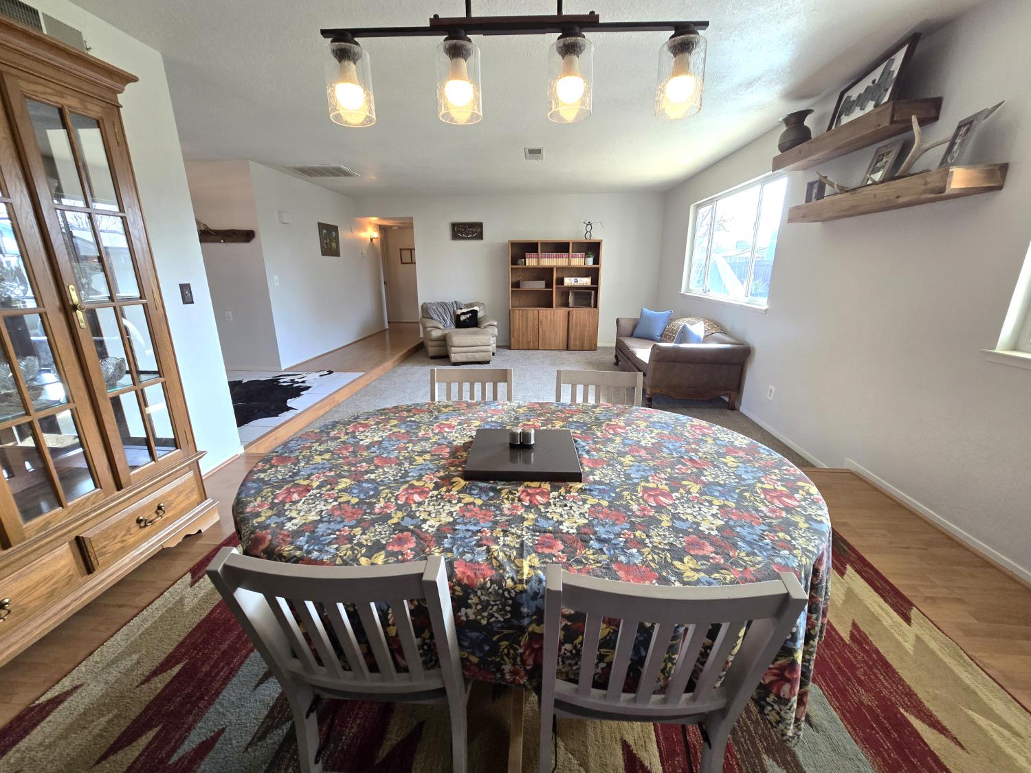 1584 Laverne Ave, Clovis, CA 93611