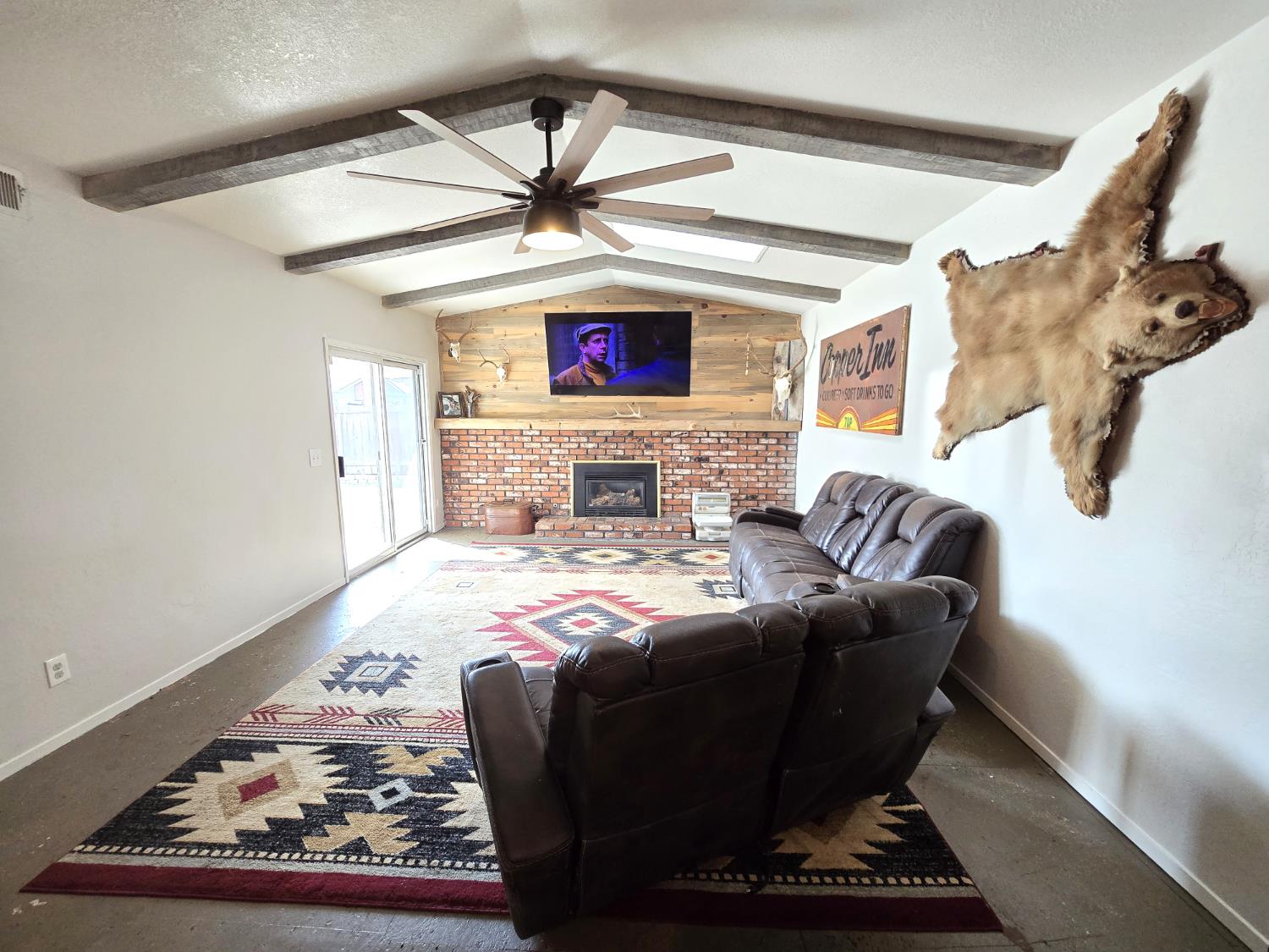 1584 Laverne Ave, Clovis, CA 93611