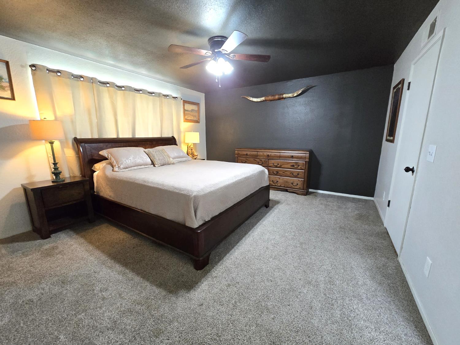 1584 Laverne Ave, Clovis, CA 93611