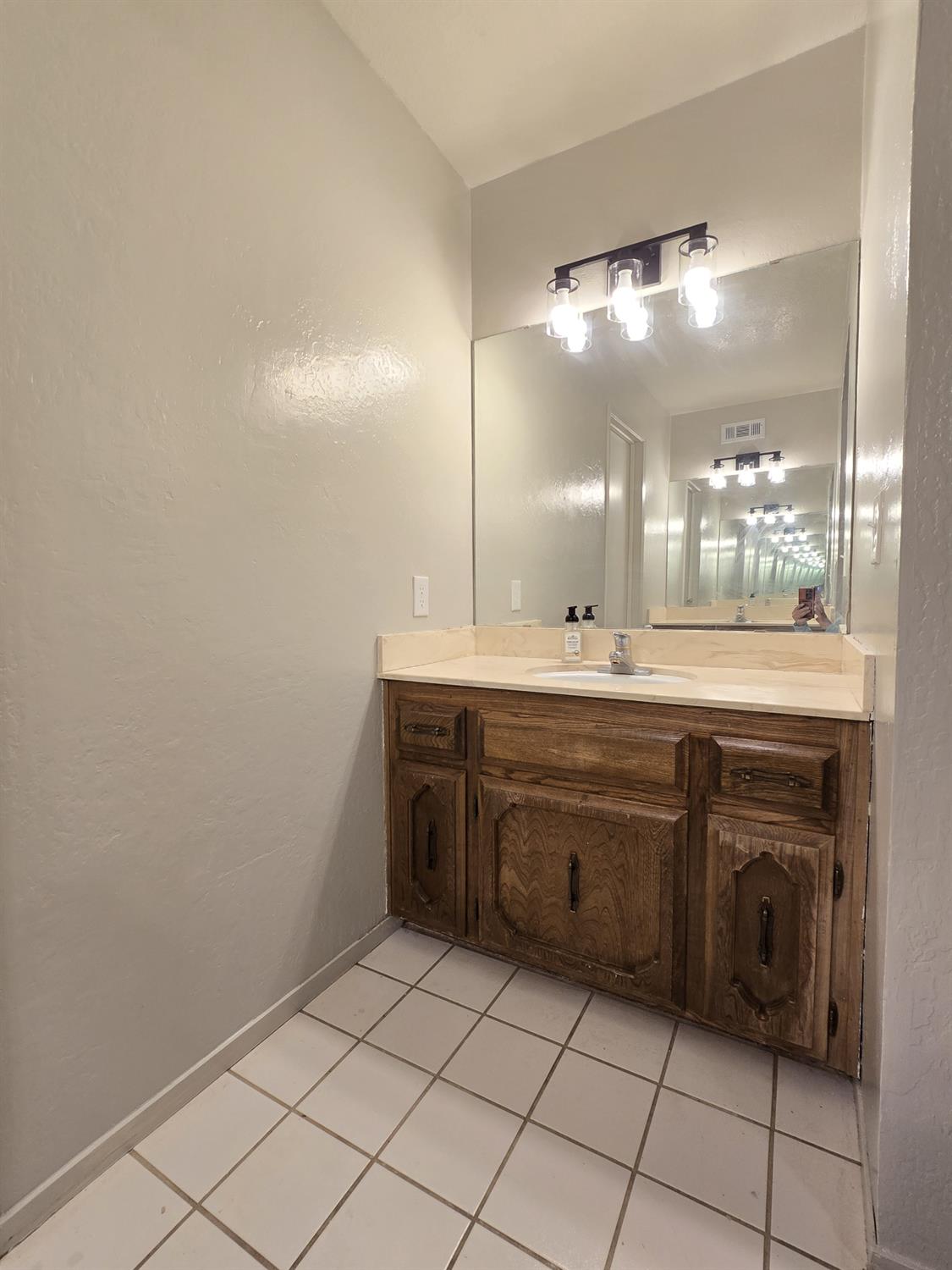 1584 Laverne Ave, Clovis, CA 93611