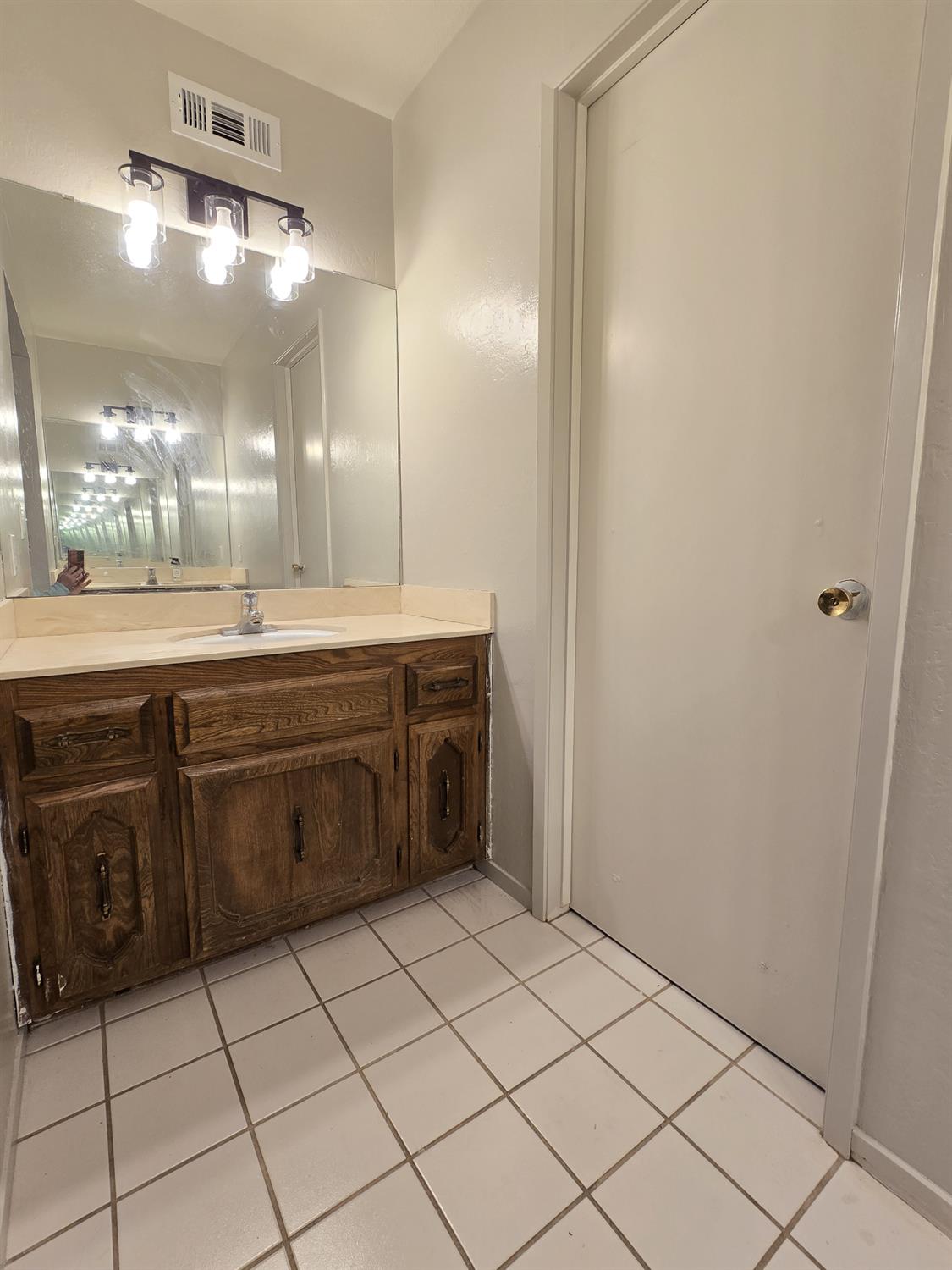 1584 Laverne Ave, Clovis, CA 93611