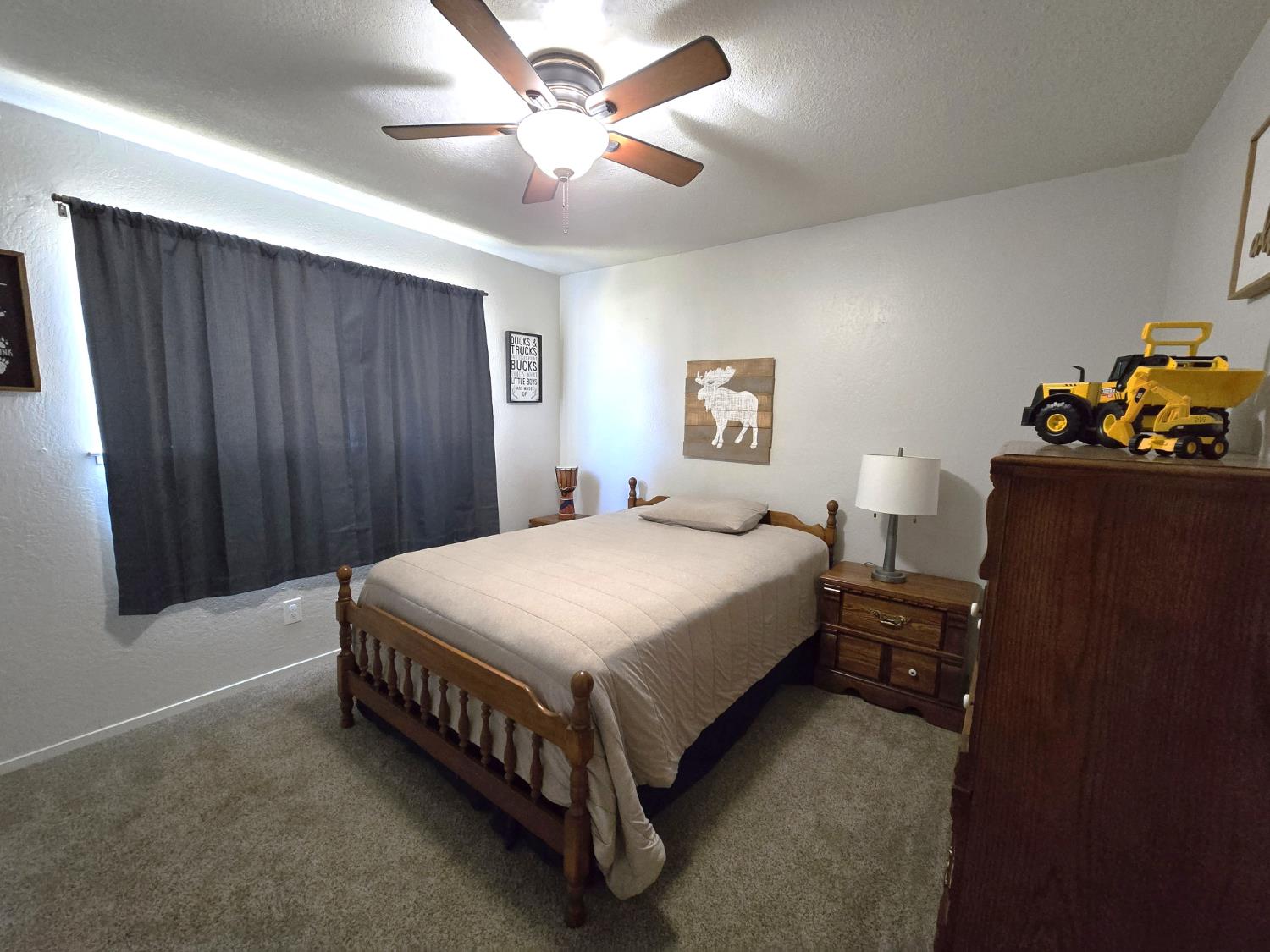 1584 Laverne Ave, Clovis, CA 93611