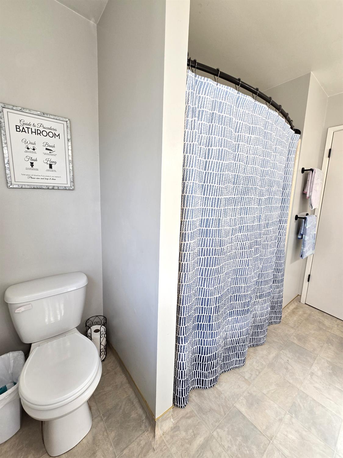 1584 Laverne Ave, Clovis, CA 93611