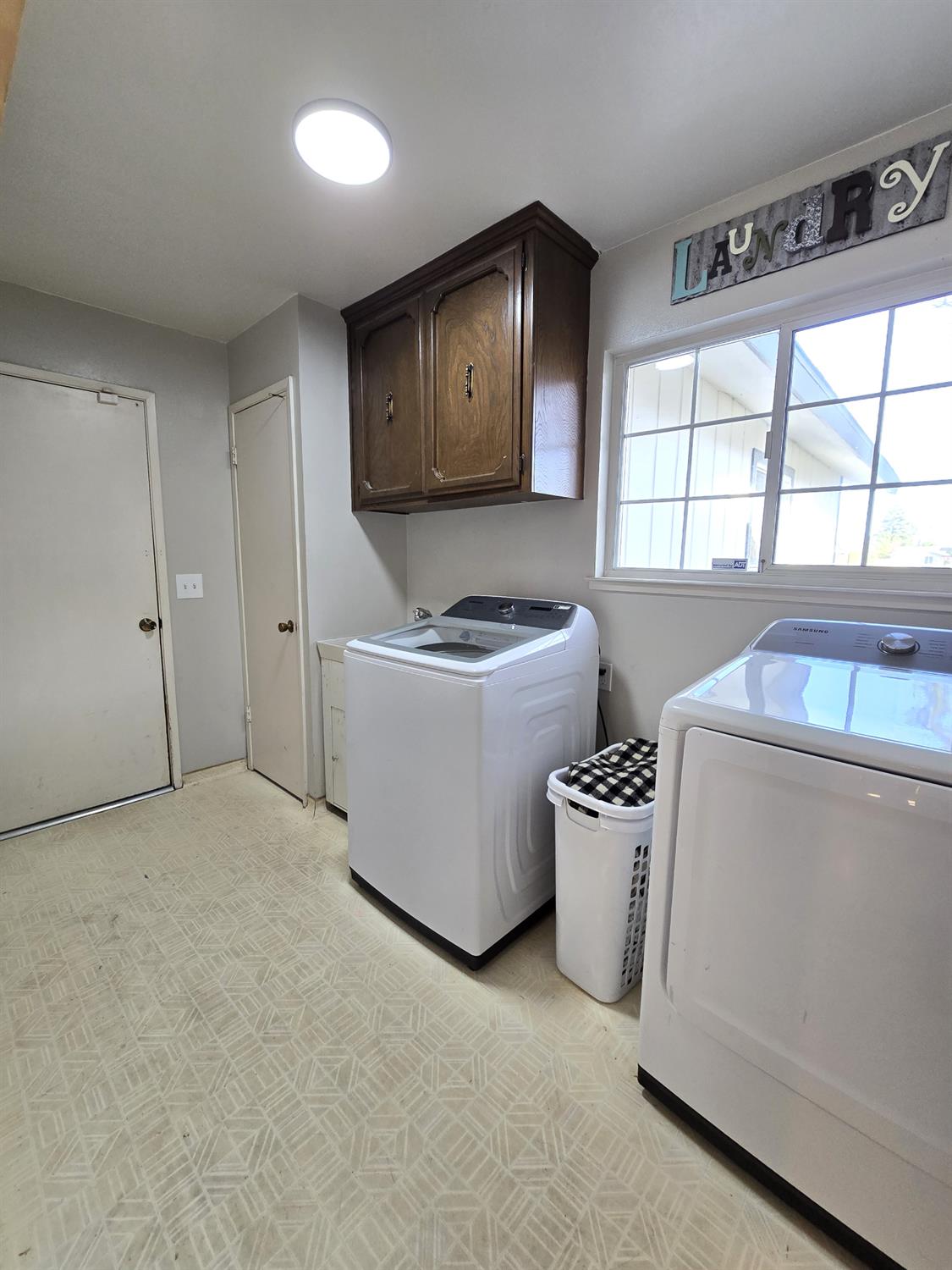 1584 Laverne Ave, Clovis, CA 93611