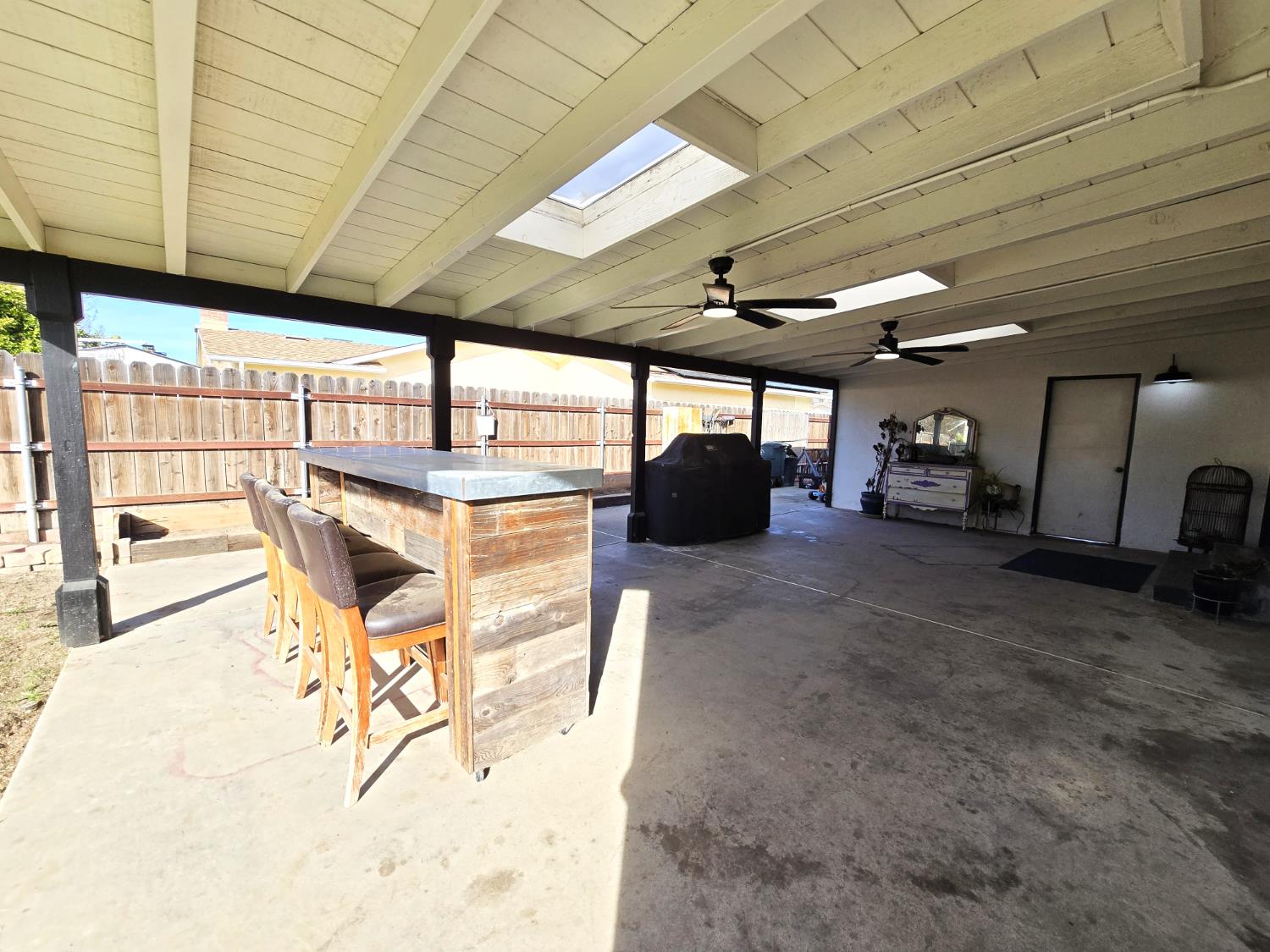 1584 Laverne Ave, Clovis, CA 93611