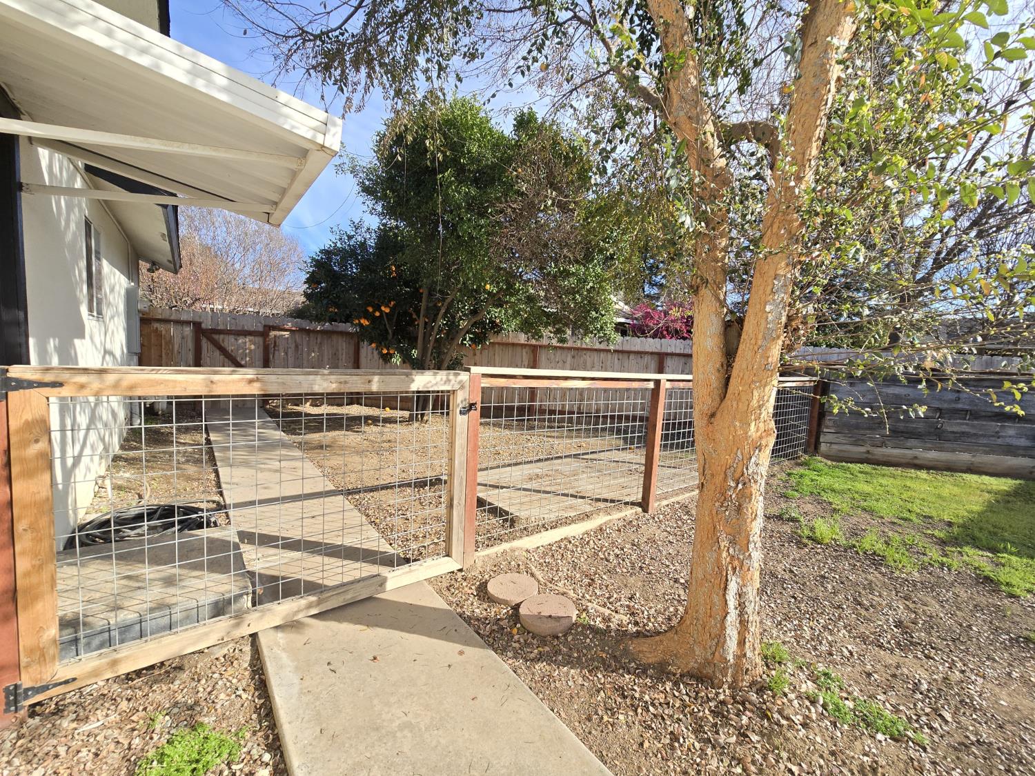 1584 Laverne Ave, Clovis, CA 93611