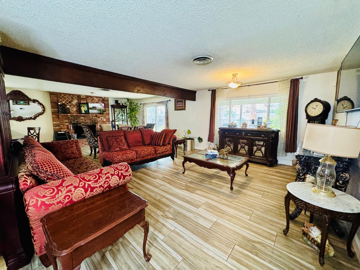 2415 Bladen St, Bakersfield, CA 93309