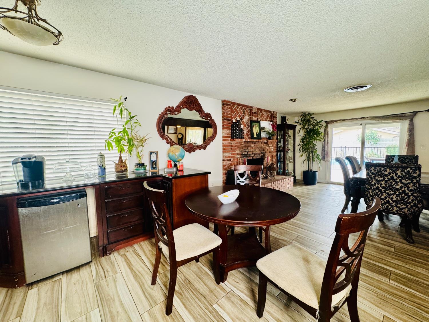 2415 Bladen St, Bakersfield, CA 93309