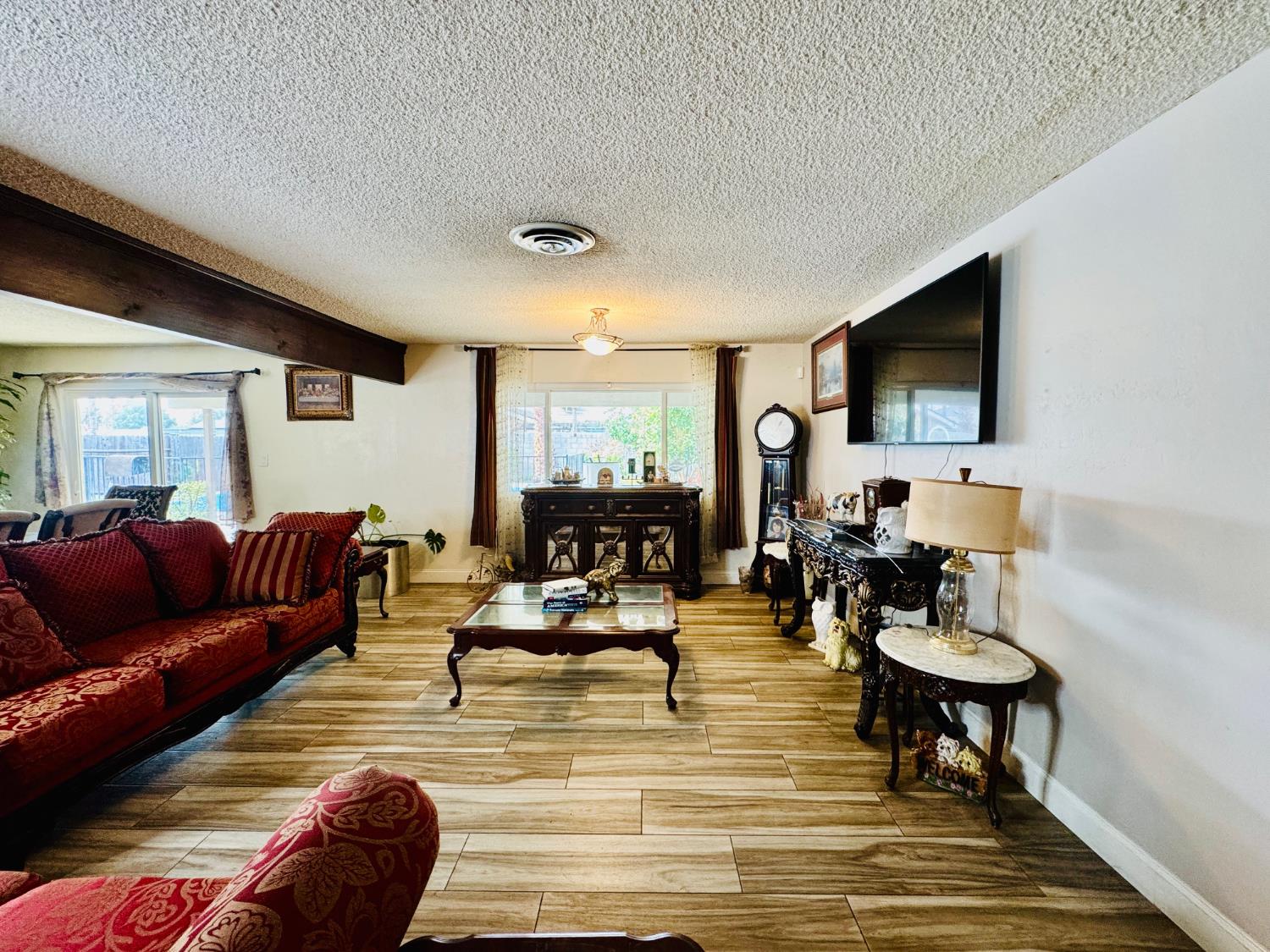 2415 Bladen St, Bakersfield, CA 93309