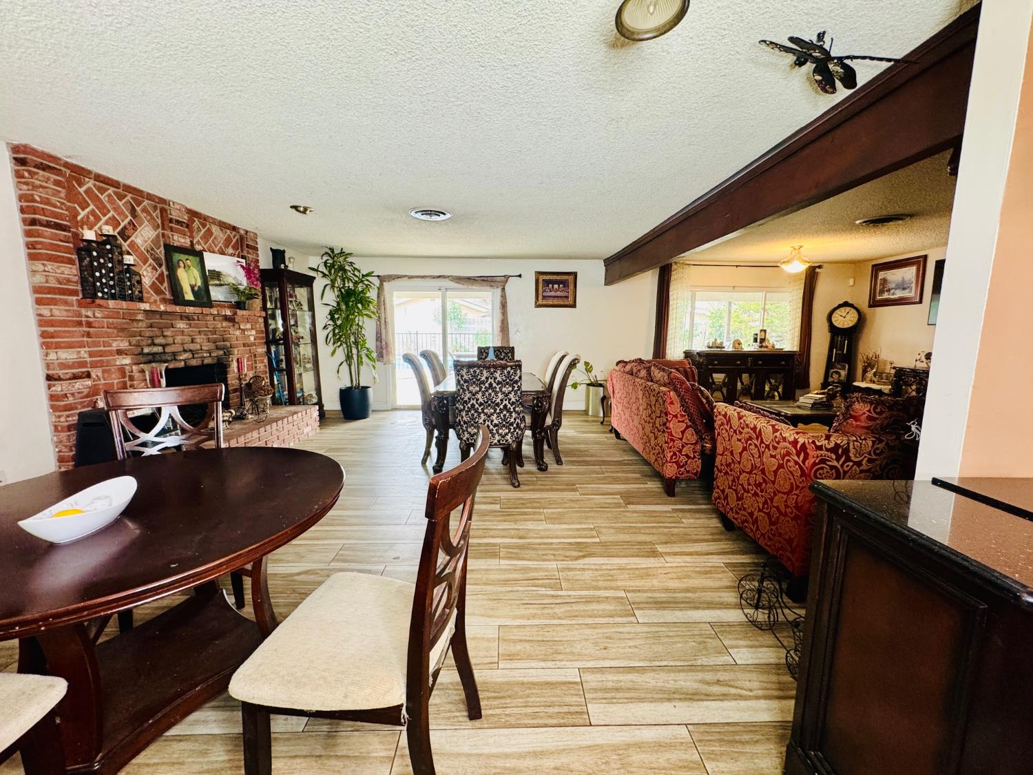 2415 Bladen St, Bakersfield, CA 93309