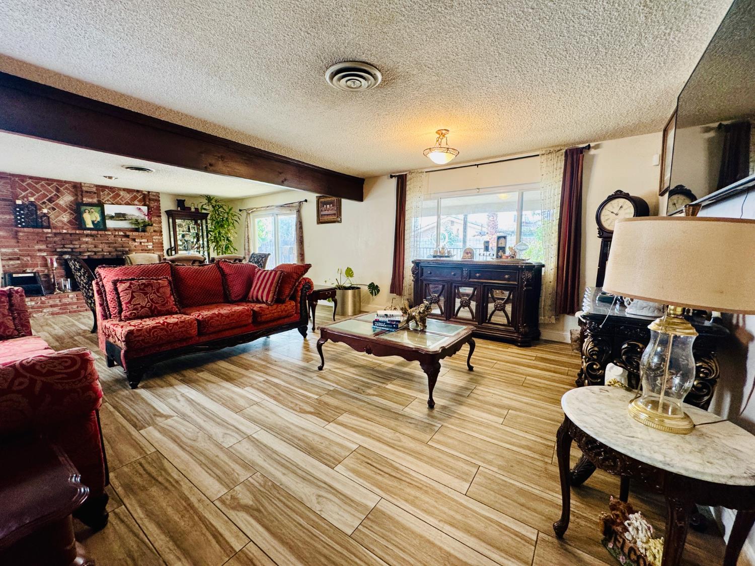 2415 Bladen St, Bakersfield, CA 93309