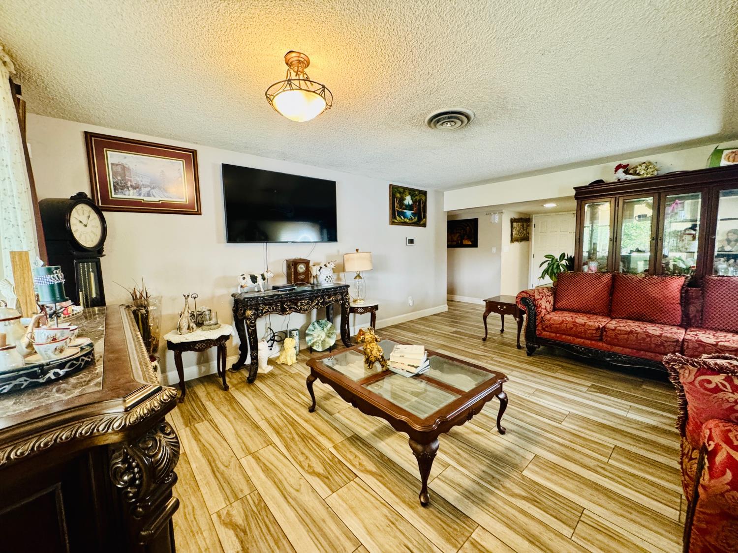 2415 Bladen St, Bakersfield, CA 93309