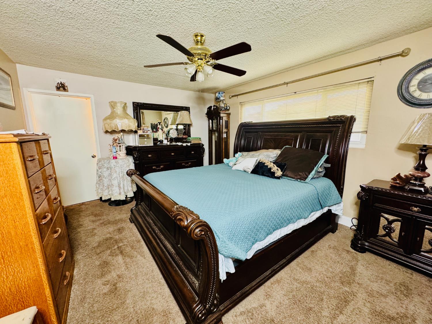 2415 Bladen St, Bakersfield, CA 93309