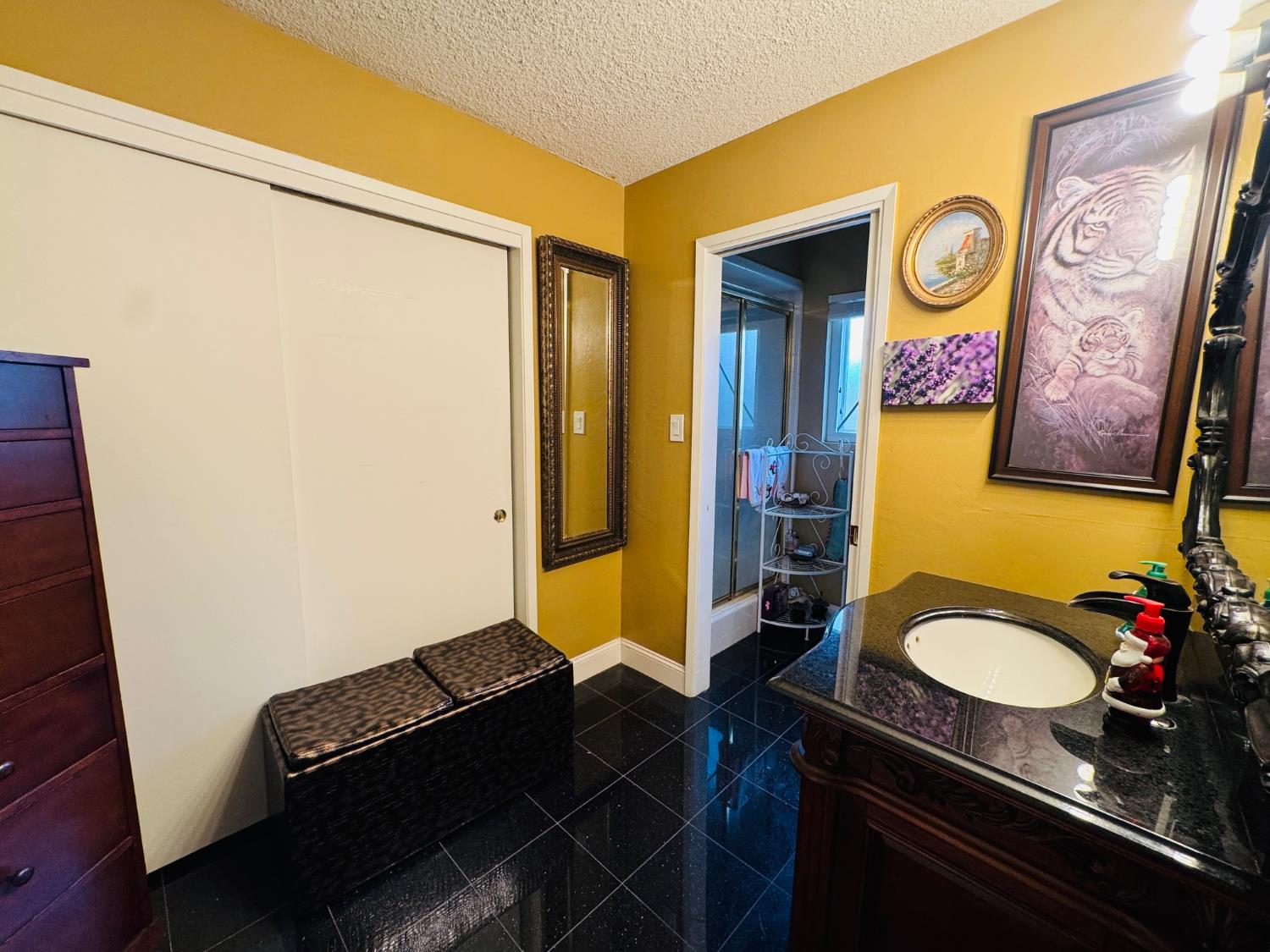 2415 Bladen St, Bakersfield, CA 93309