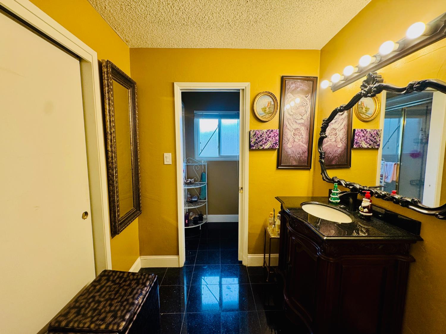 2415 Bladen St, Bakersfield, CA 93309